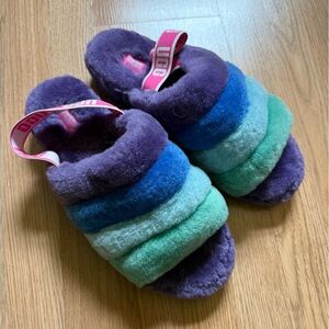 UGG PRIDE RAINBOW FLUFF YEAH SLIDE SHEEPSKIN SLIPPER SANDALS, Men’s 11